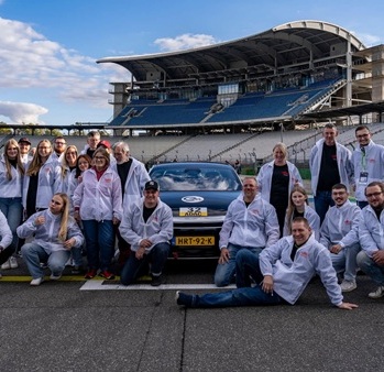 Foto: Teamaufstellung bei Start und Ziel
